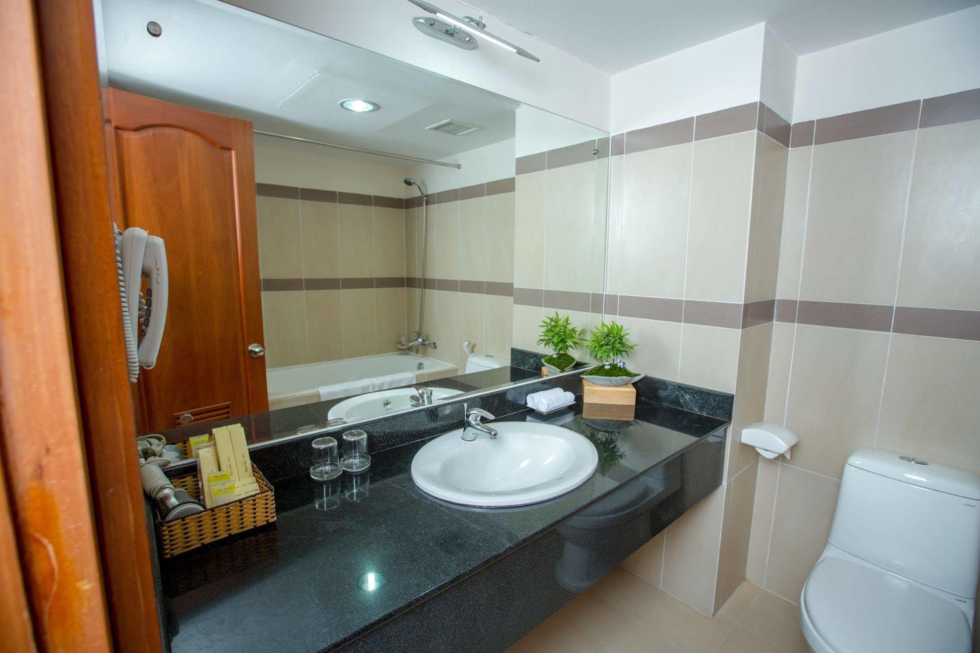 Vien Dong Hotel Nha Trang Exterior foto